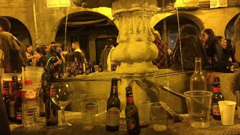 La fuente de la Praza do Campo, en honor a San Vicente, no tiene buena suerte, y siempre es usada para lo peor