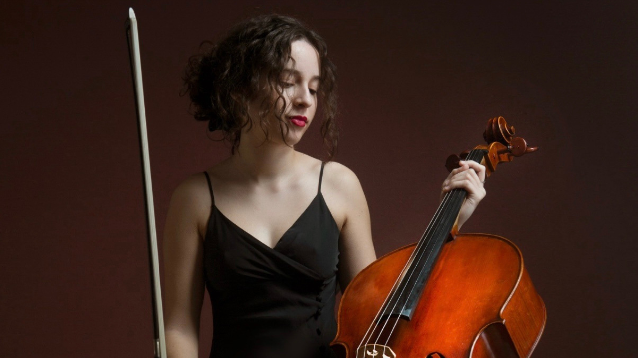 La fenesa Luna Nogueira toca el chelo desde los siete a�os.