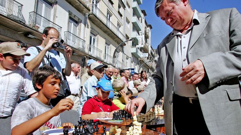 Anatoly Karpov no hospital em coma induzido: ex-campeão mundial de