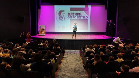 A entrega do premio Ernestina Otero Sestelo levouse a cabo no Teatro Principal de Pontevedra
