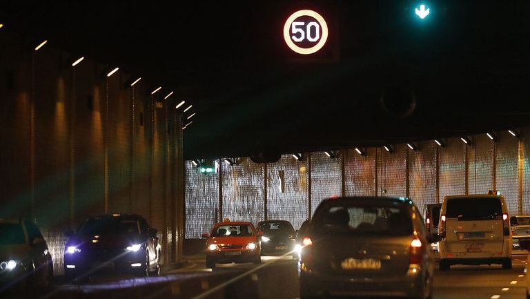 Abandona en medio de un túnel de Vigo un coche sustraído tras quedarse sin gasolina