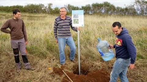 Sealizacin de una mmoa perteneciente al conjunto de tmulos megalticos de Pieir y Abume, en el municipio de O Saviao