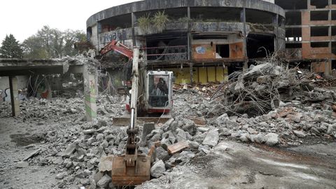 Las máquinas ya están trabajando en la demolición de la antigua discoteca Hesta Kurva.