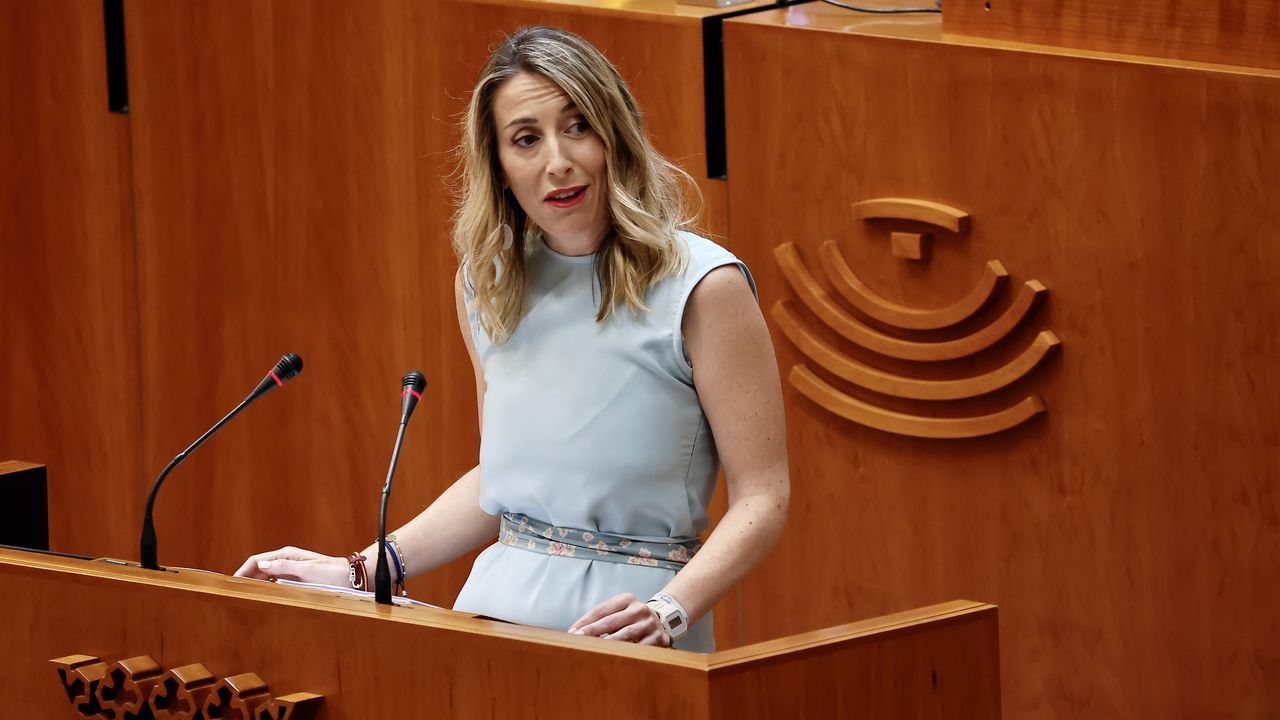 Mara Guardiola, candidata a la Presidencia de Extrmadura por el PP, durante la primera sesin del debate de investidura.