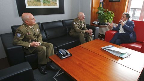El alcalde Miguel Anxo Fernández Lores recibió al nuevo general jefe de la Brilat, Alfonso Pardo de Santayana Galbis