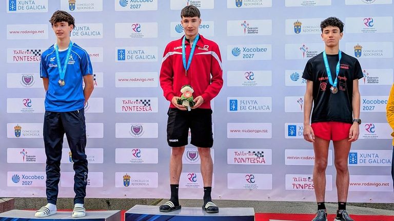 Pedro Moirón vence el autonómico de un kilómetro de atletismo y Darío Rodríguez termina segundo