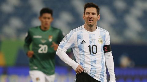El diez argentino anotó dos goles en menos de diez minutos
