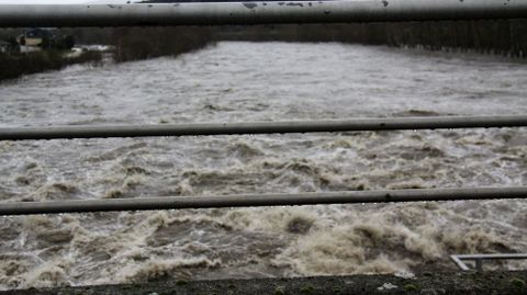 Inundaciones en la provincia de Ourense.En Vilamartín, el Sil ha inundado dos casas en Valencia, y varias carreteras en todo el territorio municipal