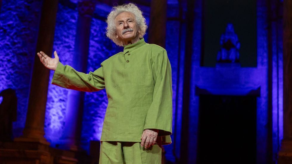 El Brujo trata con humor la tragedia griega en �Iconos o la exploraci�n del destino�