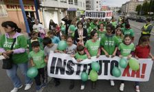 Padres y alumnos se manifestaron en junio para exigir la licitacin del nuevo instituto. 