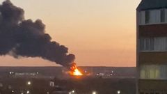 Vista de una explosin en el aerdromo de Kursk, Rusia.
