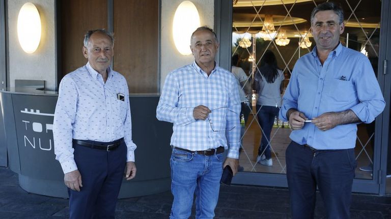 Los tres candidatos, a la izquierda el vencedor, César Dorado