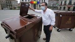 Imagen de archivo del concejal de residuos, Gonzlez Carballo, cuando present los contenedores del plan Composta 