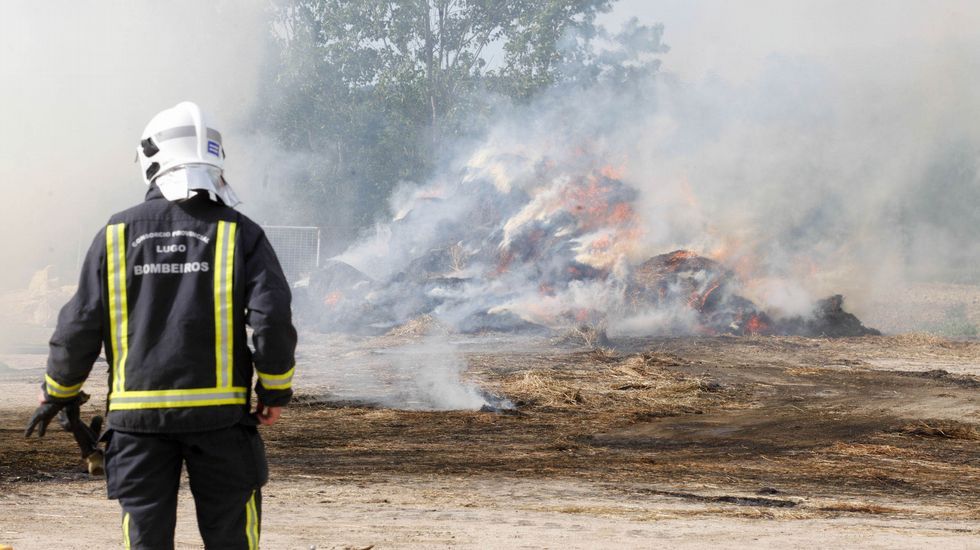 El ni�o se encontraba jugando con un bal�n cuando cay� dentro de la fosa de pur�n (a la izquierde), que est� vallada. 