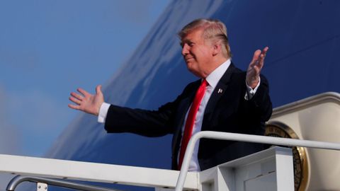 Donal Trump llega a Tennessee a bordo del Air Force One