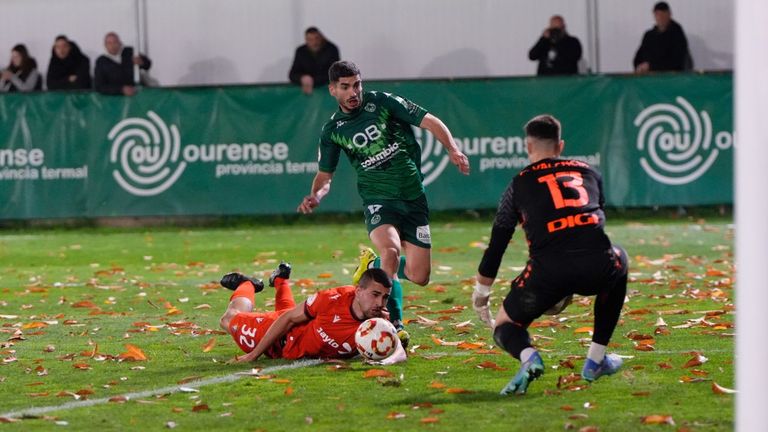 Santos y el meta Valencia se adelantan a Pascu