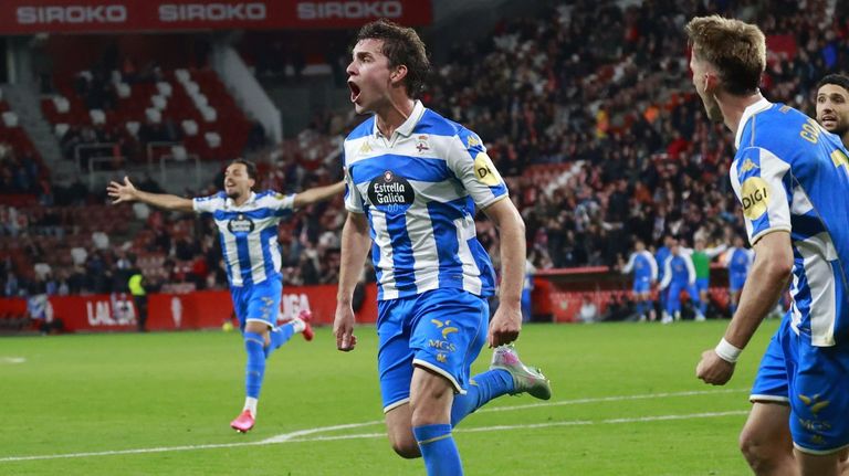 Dani Barcia, vacunas de Cambre para el Deportivo ante el Sporting de Gijón