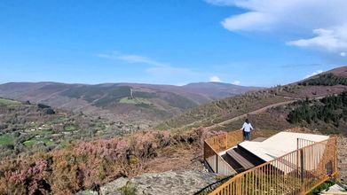 El nuevo mirador de Pena do Chao, accesible en coche, ofrece un amplio panorama del Val do Incio