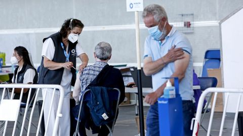 Vacunacin masiva contra el Covid-19 con AstraZeneca para personas de entre 60 y 65 aos en el recinto ferial de Pontevedra