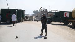 Miembros de las Fuerzas de Seguridad inspeccionan el lugar donde se ha producido el ataque en Afganistn