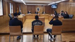 Tres de los cuatro acusados de traficar con casi 120.000 euros en cocana en Lugo, en la Audiencia Provincial. El ltimo se halla en paradero desconocido.