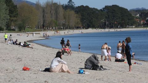 Muchos se acercaron a la playa de Barraa para disfrutar del da de sol y calor
