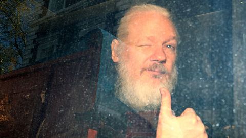 Julian Assange, tras ser arrestado el 11 de abril del 2019.