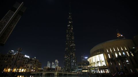 El edificio ms alto del mundo, el Burj Khalifa de Dubai, con las luces apagadas