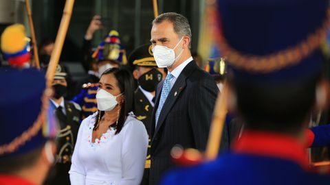 Felipe VI fue recibido por la presidenta de la Asamblea Nacional de Ecuador, Guadalupe Llori.