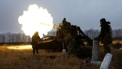 La 43. Brigada de Artillera Pesada ucraniana,  durante un  bombardeo en la lnea del frente en Bajmut.