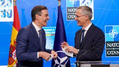 El presidente del Gobierno, Pedro Snchez, y el secretario general de la OTAN, Jens Stoltenberg, durante la rueda de prensa conjunta ofrecida el pasado lunes en el marco de la cumbre de la OTAN