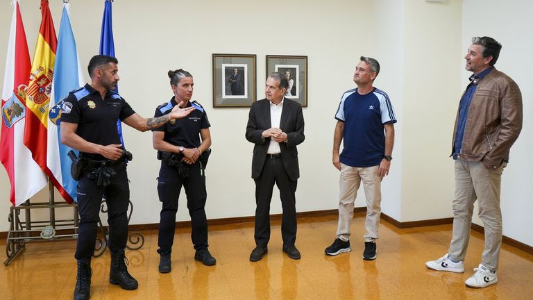 Los héroes de Samil relatan al alcalde de Vigo cómo salvaron