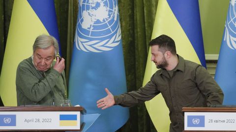 Zelenski y Guterres, en una rueda de prensa en Kiev.