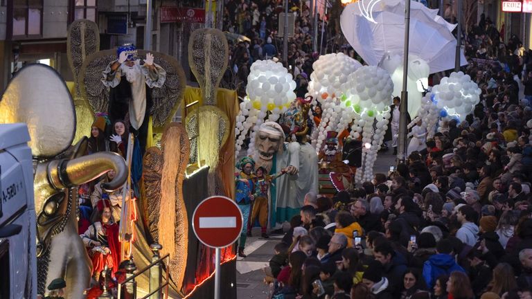 La emoción calienta la fría tarde de Reyes en Pontevedra