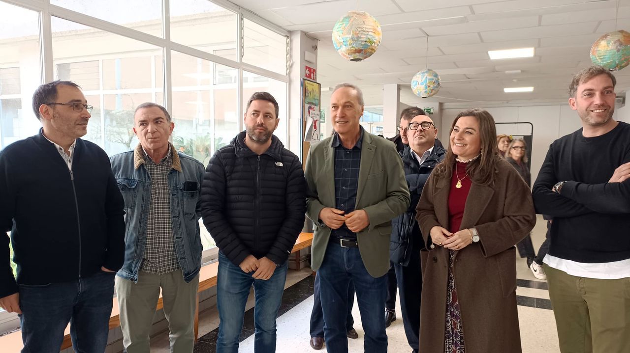 Distintas autoridades visitaron este mi�rcoles las instalaciones del IES Francisco Asorey de Cambados