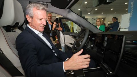 El presidente de la Xunta visit este martes un concesionario de coches, el de Rodosa