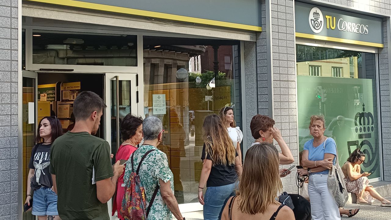  El candidato del PP, Alberto Nez Feijo, en un mitin de su octava jornada de campaa, este viernes en Oviedo