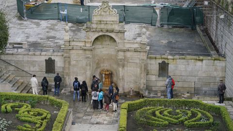 Turistas en Ourense, visitando As Burgas este lunes
