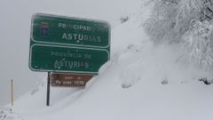 Nieve caída en la zona limítrofe entre León y Asturias, en el Puerto de Pajares (León) en una imagen de archivo