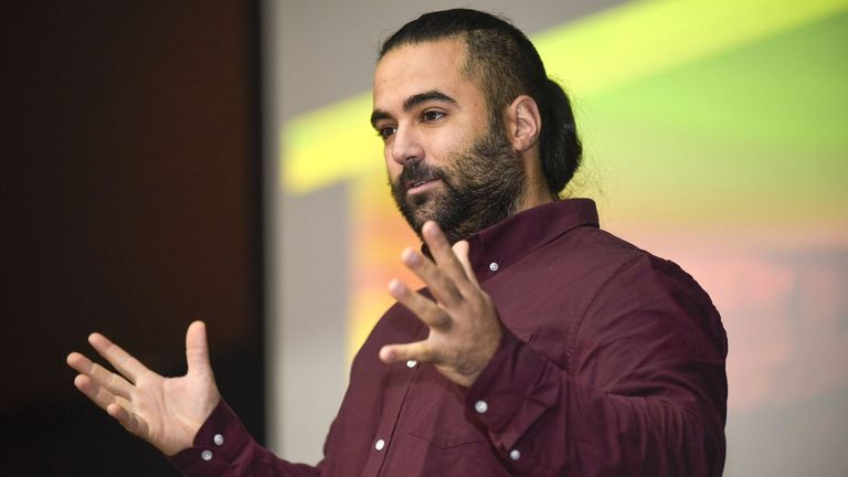 El emprendedor agrícola que pide a alumnos de Pontevedra que vean el rural con otros ojos