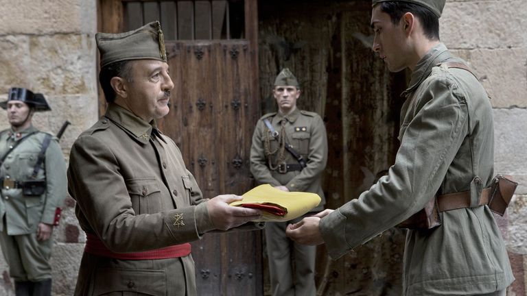 El gallego Santi Prego interepreta a Francisco Franco en la cinta «Mientras dure la guerra», de Amenábar