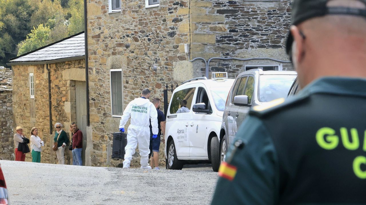 Levantamiento de los cad&aacute;veres de los dos hermanos que aparecieron muertos en Castroverde