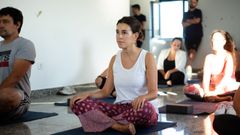 En la imagen, un momento de los talleres de yoga y meditación.