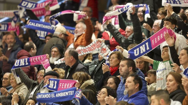 El Baxi Ferrol busca aumentar los niveles de su marea azul y rosa