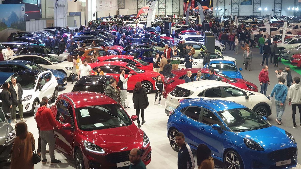 BIOINDUSTRIA.Pablo Iglesias e Isabel D�az Ayuso durante unas jornadas sobre el tratamiento informativo de la discapacidad en octubre del 2020