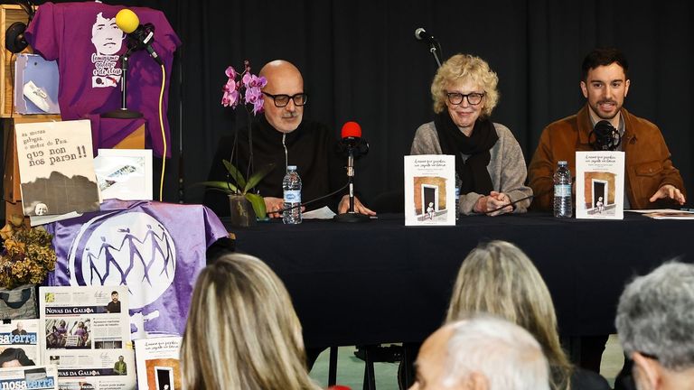 O Calvario, barrio da infancia de Begoña Caamaño, abraza á autora no IES Castelao