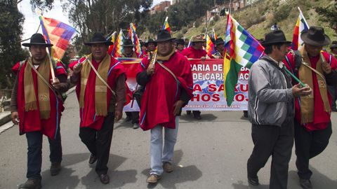 Los Ponchos Rojos presionan por que se convoquen nuevas elecciones en Bolivia
