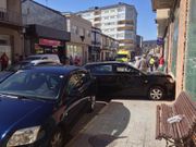 Uno de los coches impact� contra una casa