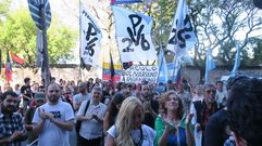 Protestas frente a la embajada de Venezuela en Buenos Aires en contra de la suspensin. 