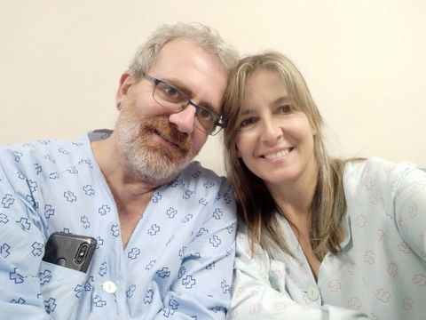 Ángela y Óscar en el hospital antes de la operación